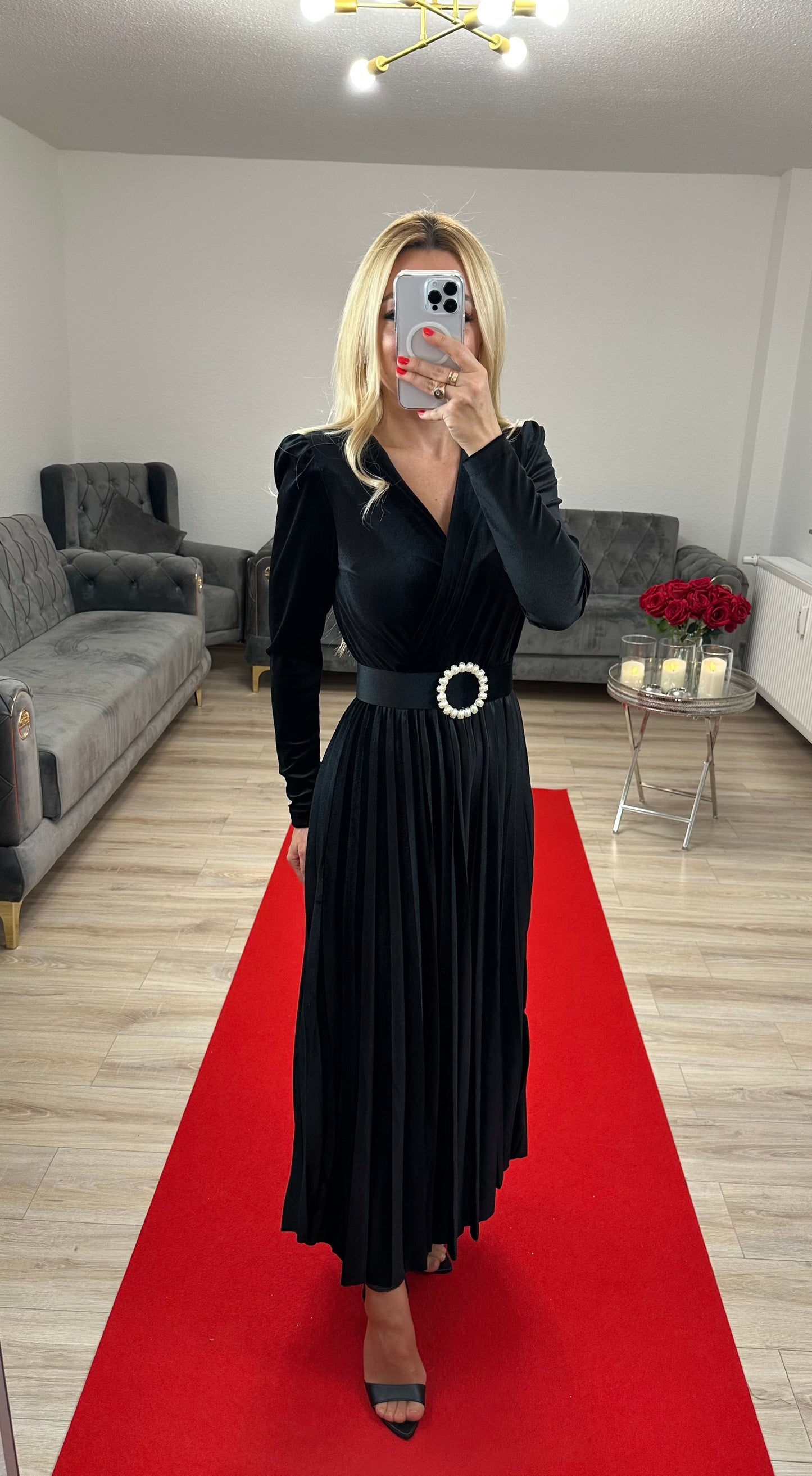 Samtkleid mit Gürtel Schwarz